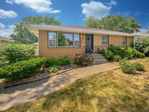 1629 Luella St N, Saint Paul, MN 55119