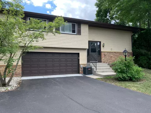 3721 Granada Ct N, Oakdale, MN 55128
