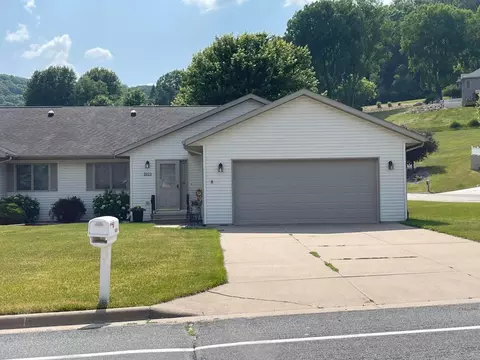1019 Jonathan Ln, La Crescent, MN 55947