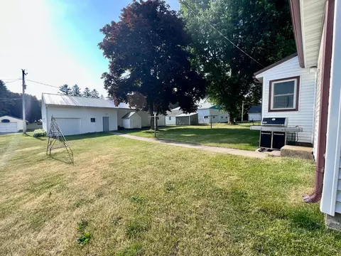 512 3rd Ave NW, Spring Grove, MN 55974 photo 3