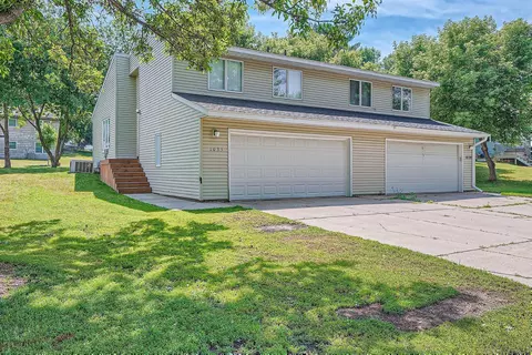 1035 Fox Run Rd, Waconia, MN 55387
