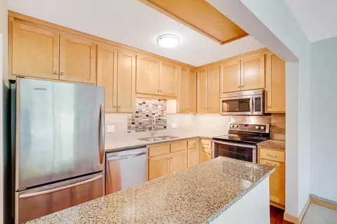 10511 Cedar Lake Rd #305, Minnetonka, MN 55305
