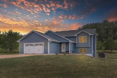1213 119th Ave, Roberts, WI 54023