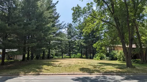 921 Ivanhoe Dr, Northfield, MN 55057