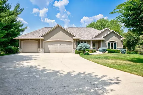 7797 Cedar Crest Ln NW, Rochester, MN 55901
