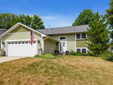 17019 Jonquil Ave, Lakeville, MN 55044