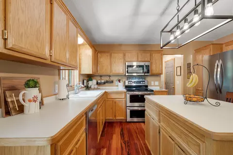 527 Red Pine Ln, Eagan, MN 55123 photo 11