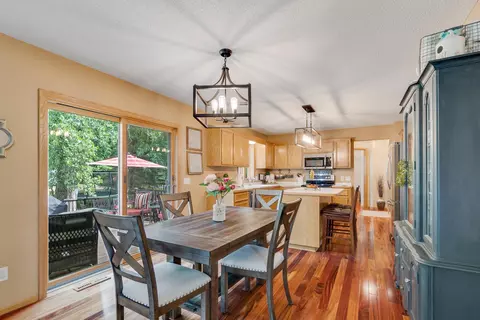 527 Red Pine Ln, Eagan, MN 55123 photo 9