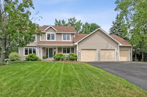 527 Red Pine Ln, Eagan, MN 55123