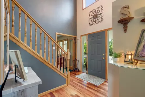 527 Red Pine Ln, Eagan, MN 55123 photo 3