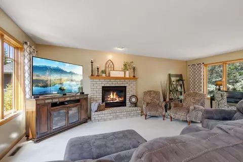 527 Red Pine Ln, Eagan, MN 55123 photo 5