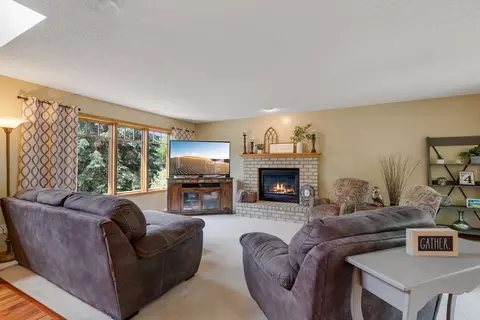 527 Red Pine Ln, Eagan, MN 55123 photo 6