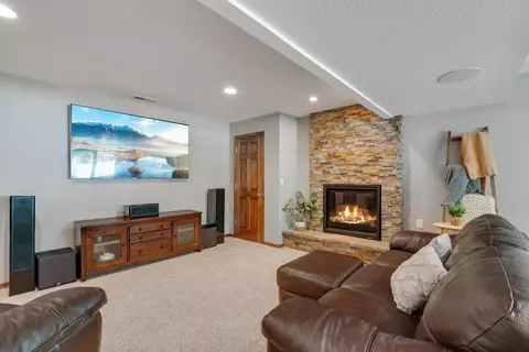 527 Red Pine Ln, Eagan, MN 55123 photo 25