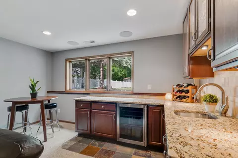 527 Red Pine Ln, Eagan, MN 55123 photo 27