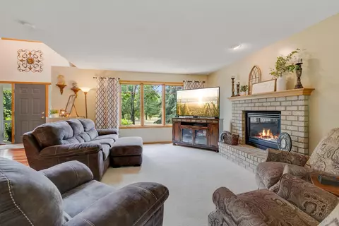 527 Red Pine Ln, Eagan, MN 55123 photo 7