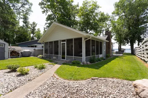 12020 Ravenswood Beach Rd, Detroit Lakes, MN 56501