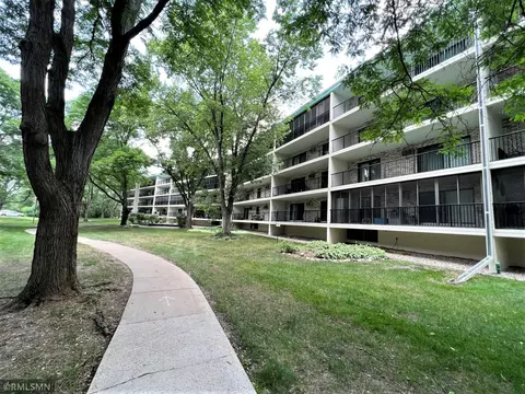 10531 Cedar Lake Rd #214, Minnetonka, MN 55305