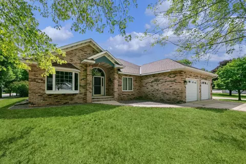 8 Lindsay Ct, Saint Cloud, MN 56301