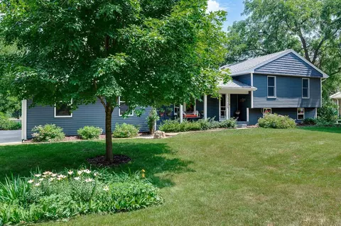 3725 Virginia Ave, Deephaven, MN 55391