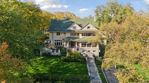 2706 W Lake Of The Isles Pkwy, Minneapolis, MN 55416