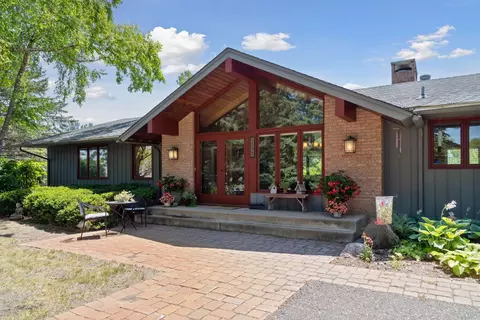 1295 Zircon Ln N, Plymouth, MN 55447
