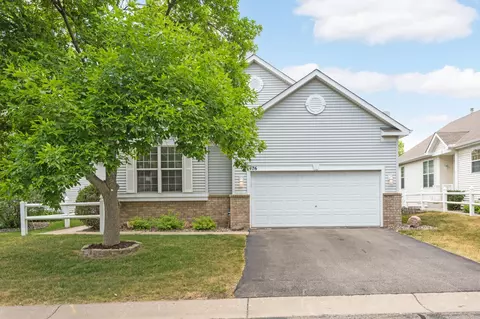 476 Meadowood Ln, Burnsville, MN 55337
