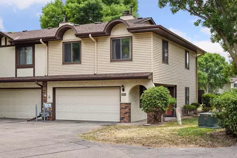 8811 N Maplebrook Ct, Brooklyn Park, MN 55445