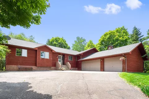2212 Portage Dr, Duluth, MN 55811