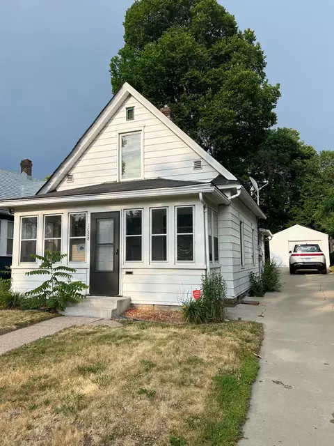 1028 Western Ave N, Saint Paul, MN 55117