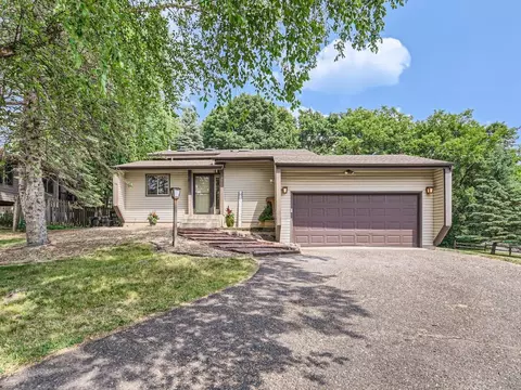 595 Gosiwin Ave, Mahtomedi, MN 55115