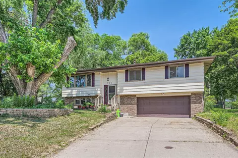 220 W 93rd St, Bloomington, MN 55420