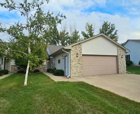 34 Line Dr, Morris, MN 56267