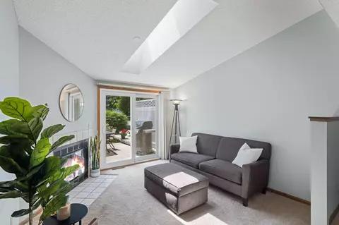 5308 Highpointe Ter, Bloomington, MN 55437