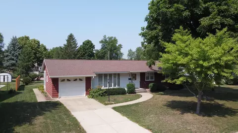 406 9th St N, Cannon Falls, MN 55009