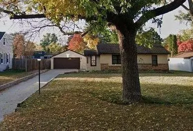 2138 Oakwood Dr, Mounds View, MN 55112