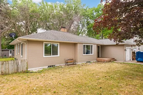 388 Viking Dr E, Maplewood, MN 55117