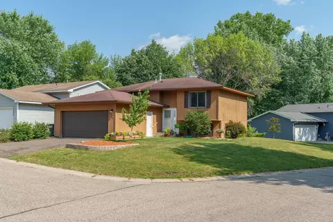 2333 Cascade Plz S, Woodbury, MN 55125