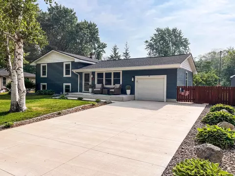 78 Farrell St N, Maplewood, MN 55119
