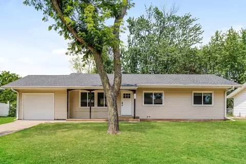 140 Strese Ln, Apple Valley, MN 55124