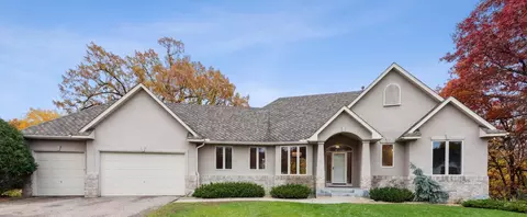 7036 Crowne Oak Rd, Eden Prairie, MN 55344