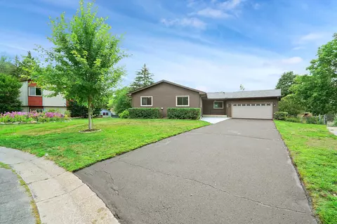3047 Wilder St N, Roseville, MN 55113
