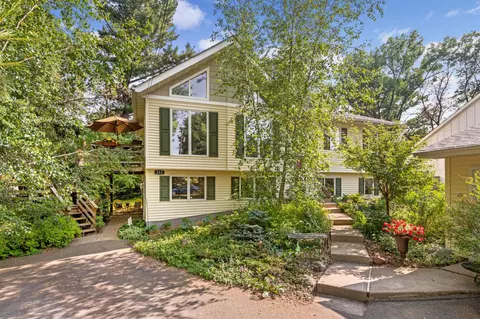 212 Iris St, Mahtomedi, MN 55115