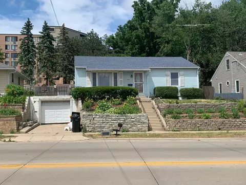 919 7th St NW, Rochester, MN 55901