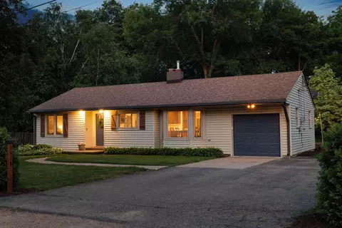 2476 Dunwoody Ave, Wayzata, MN 55391