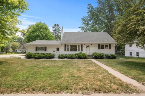 1257 Prairie St, Chaska, MN 55318