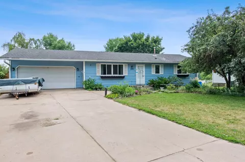 1440 Carriage Hills Dr S, Cambridge, MN 55008