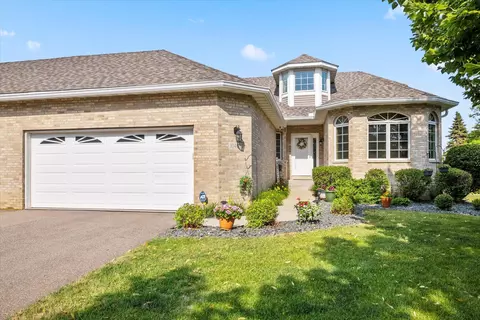 10418 Eagle Pointe Cir, Woodbury, MN 55129