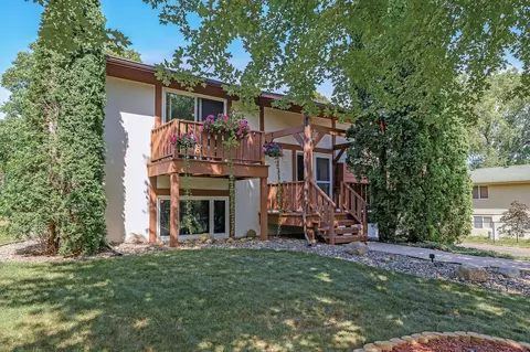 1415 Indian Oaks Ct, Arden Hills, MN 55112