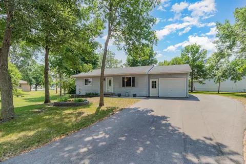 202 Suncrest Ct, Avon, MN 56310