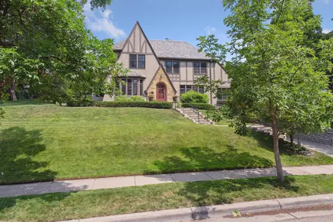 4704 Sunnyside Rd, Edina, MN 55424
